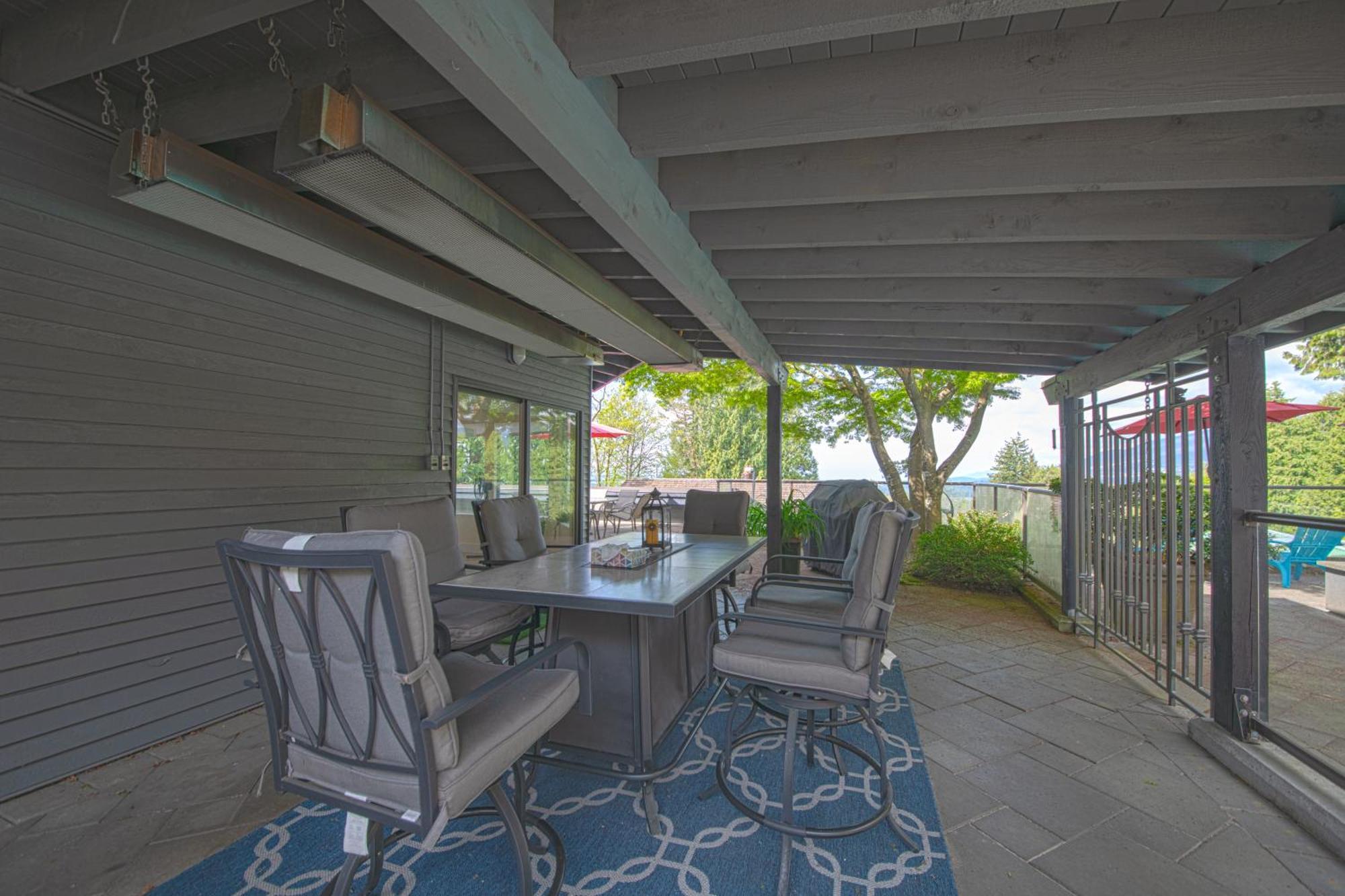 Cypress: Private Bedroom/Bathroom/Office, With Shared Pool, Hot Tub North Vancouver Exterior photo