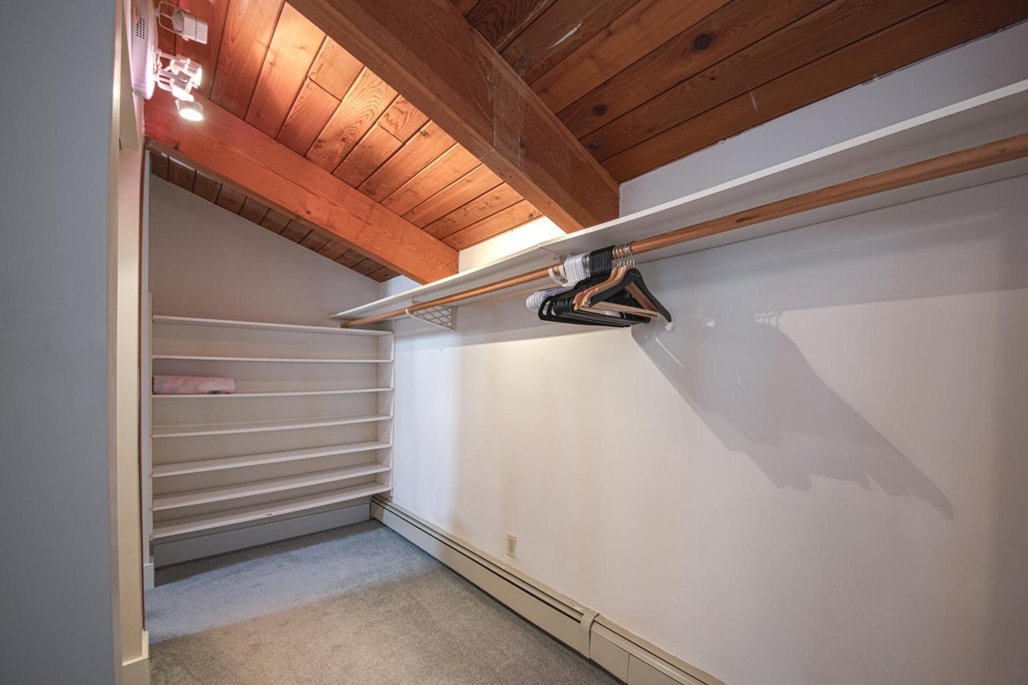 Cypress: Private Bedroom/Bathroom/Office, With Shared Pool, Hot Tub North Vancouver Exterior photo
